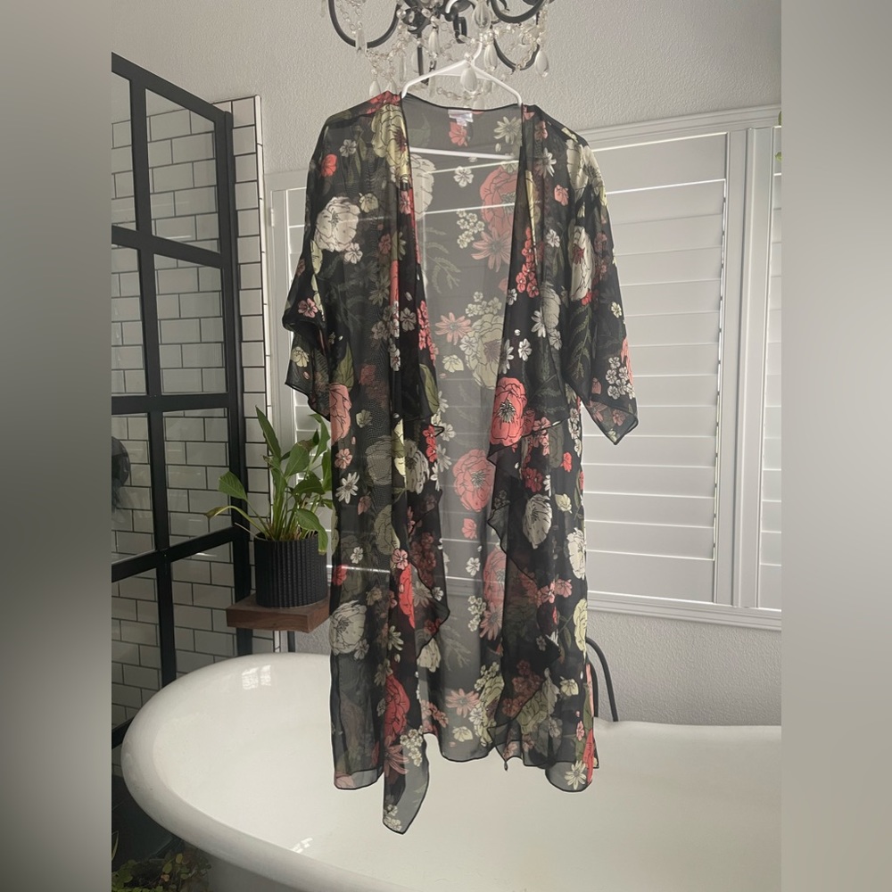 Luluroe Shirley Kimono Size M